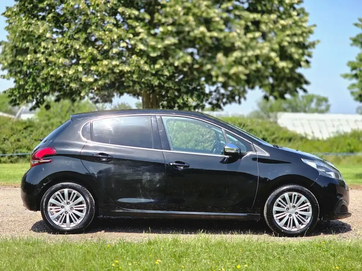Used Peugeot 208 Allure 2023 Black Hatchback