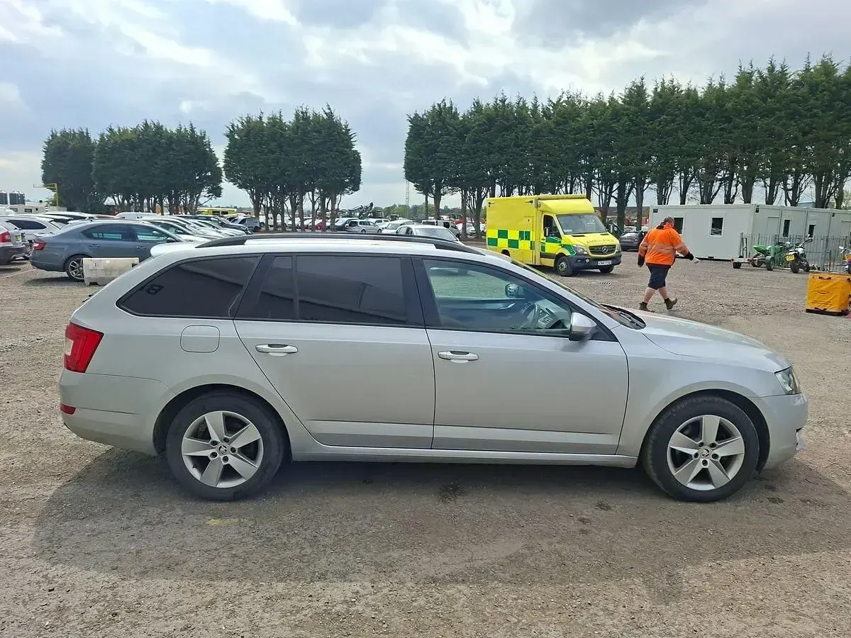 Begagnad Skoda Octavia SE 2014 Silver Kombi