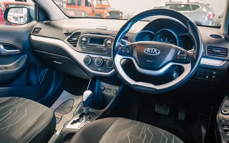 Used Kia Picanto 84 HP (61 kW) 2014 Blue Hatchback