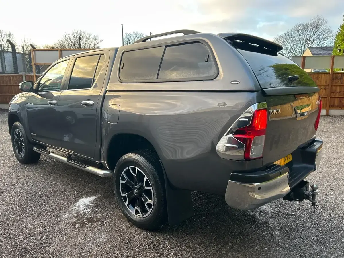 Second-hand Toyota HiLux 150 CP (110 kW) 2017 Gri Pickup