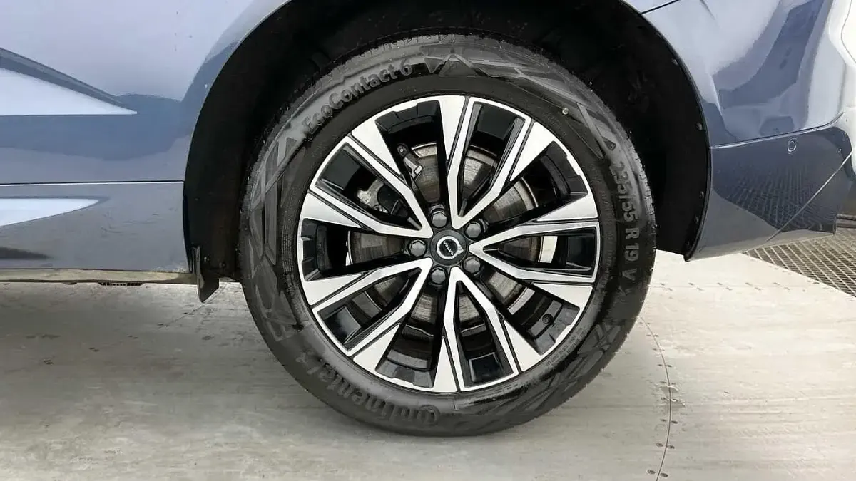 Second-hand Volvo XC60 Plus 194 CP (142 kW) 2023 Albastru SUV