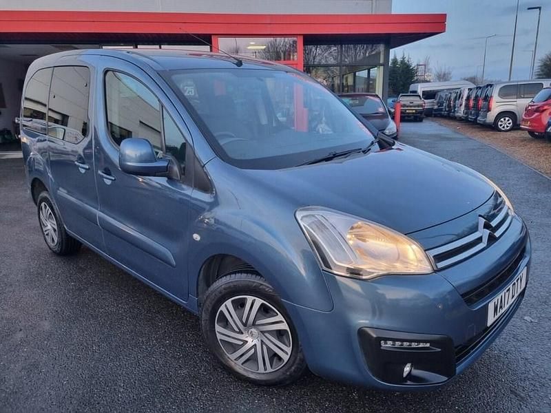 Used Citroën Berlingo Feel 100 HP (73 kW) 2017 Blue MPV