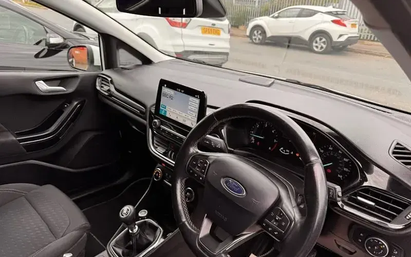 Used Ford Fiesta Titanium 120 HP (88 kW) 2018 White Hatchback