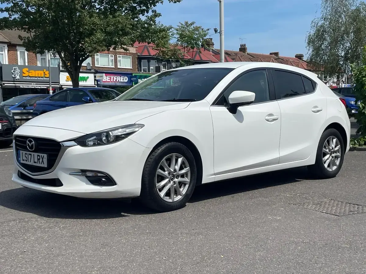 Used Mazda 3 105 HP (77 kW) 2017 White Hatchback