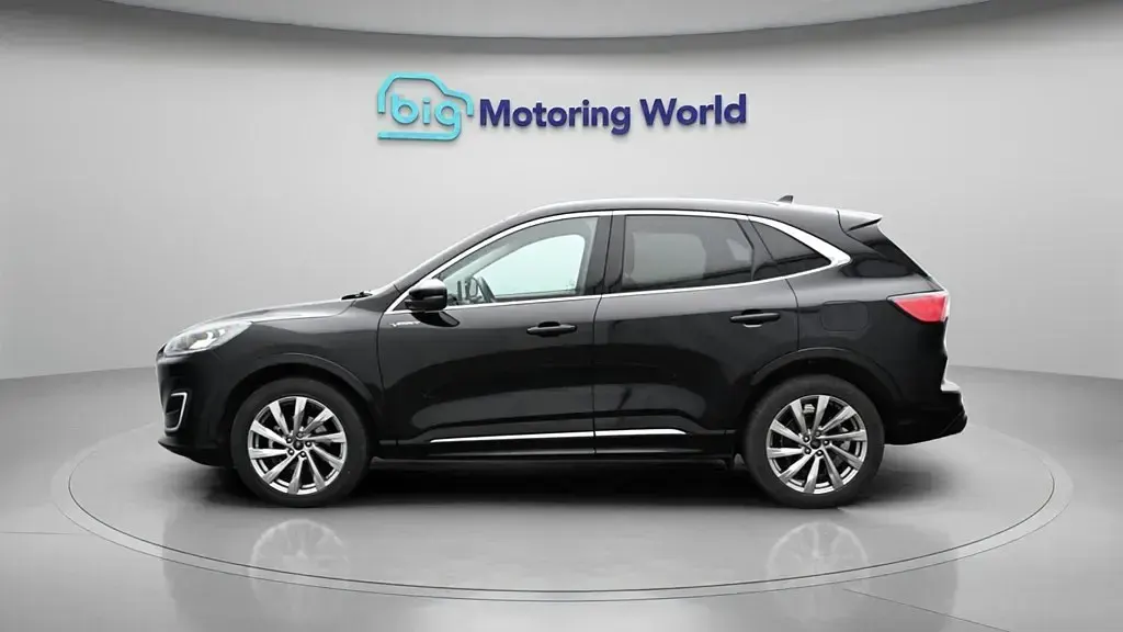 Usado Ford Kuga Vignale 190 HP (139 kW) 2023 Preto SUV