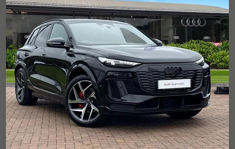 Begagnad Audi Q6 e-tron Advanced 185 kW (252 HK) 2025 Svart SUV