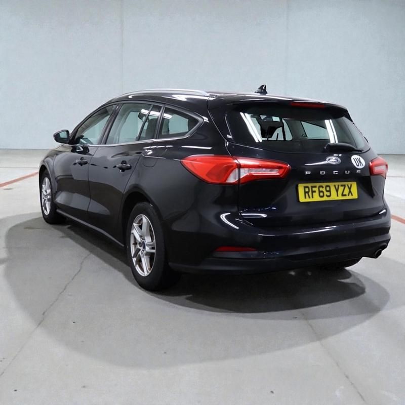 Used Ford Focus Zetec 95 HP (69 kW) 2019 Black Estate