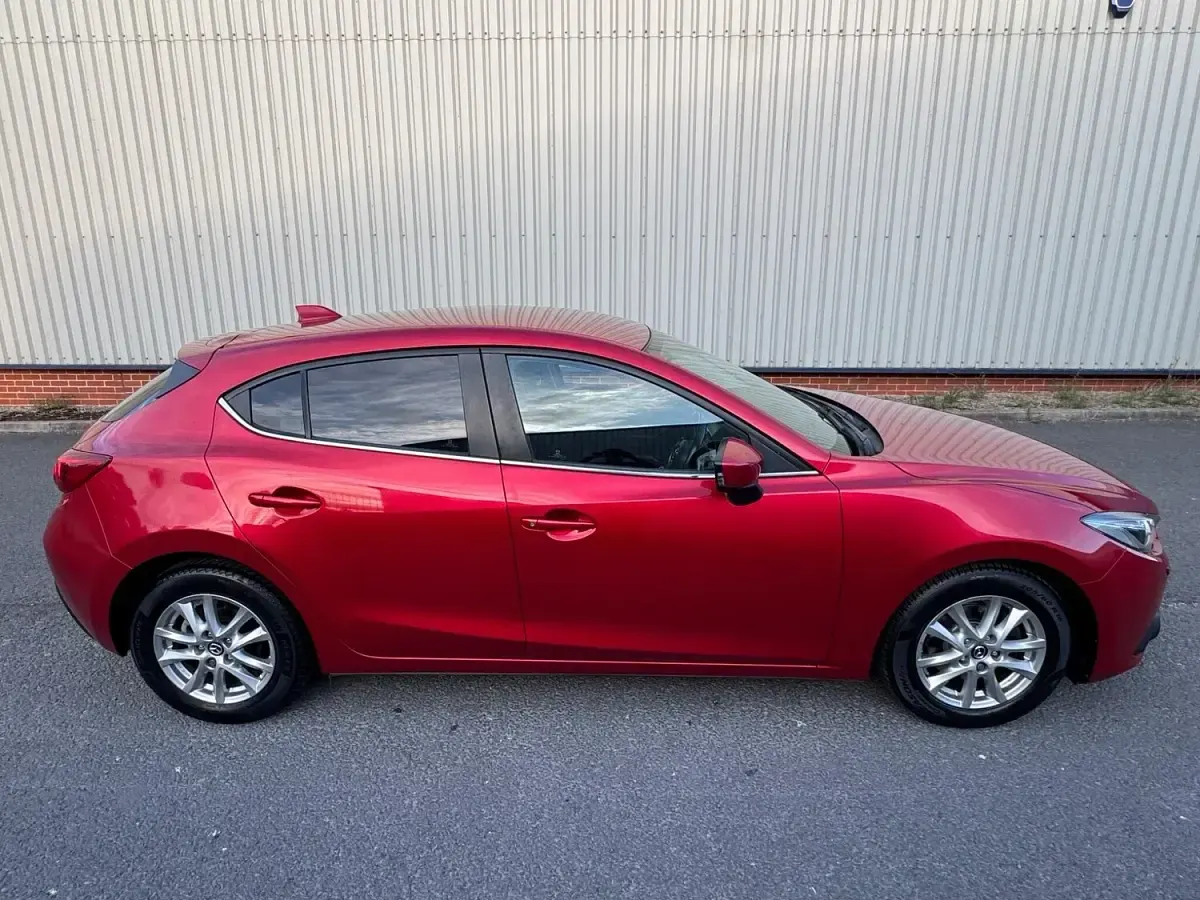 Used Mazda 3 118 HP (86 kW) 2015 Red Hatchback