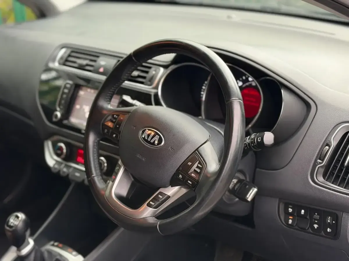 Usado Kia Rio 2017 Branco Citadino