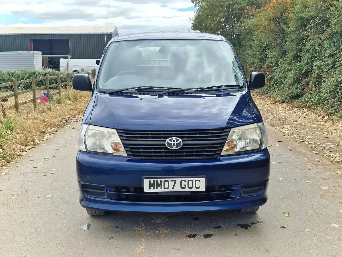 Used Toyota HiAce 95 HP (69 kW) 2007 Blue Van