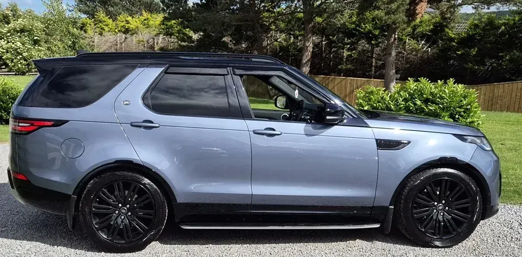Used Land Rover Discovery Landmark 306 HP (225 kW) 2020 Blue SUV