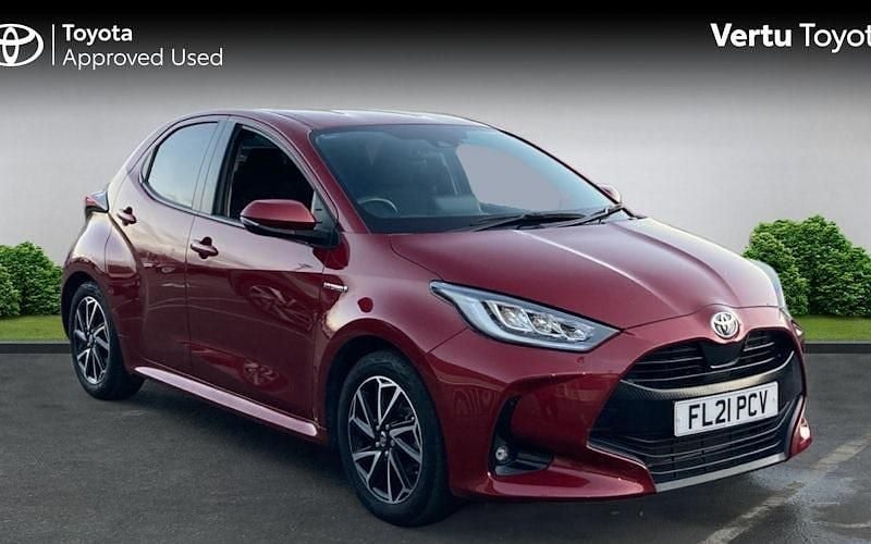 Used 2025 Toyota Yaris Hybrid Design Hatchback | £16,800 (Super price) - Image 1/4