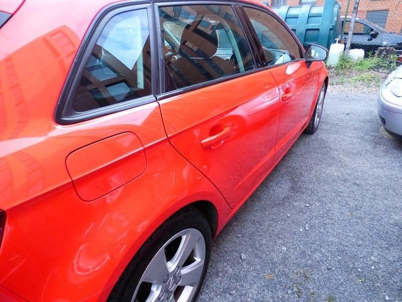 Begagnad Audi A3 Sport 2015 Röd Halvkombi