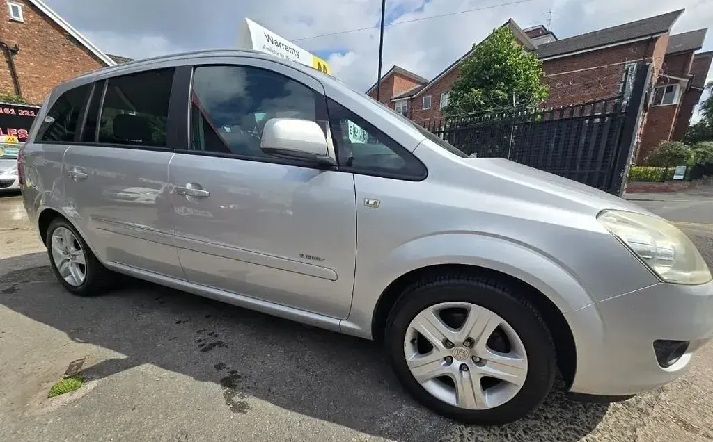 Used Vauxhall Zafira 140 HP (102 kW) 2010 Silver MPV