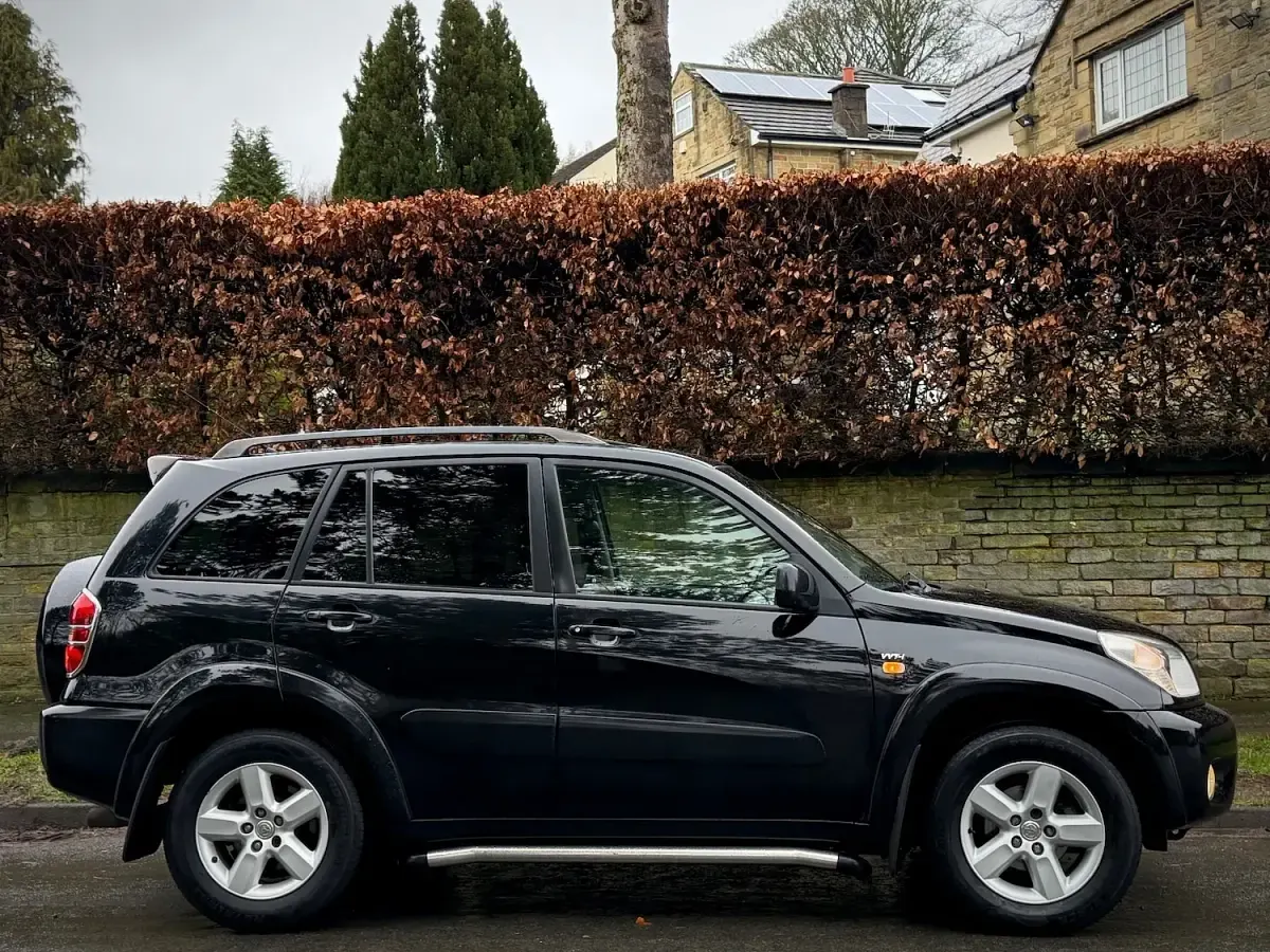 Used Toyota RAV4 147 HP (108 kW) 2005 Black SUV