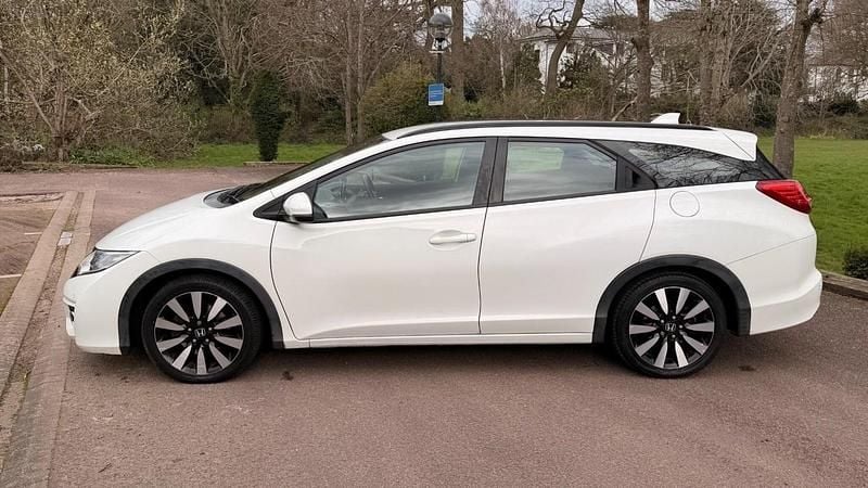 Used Honda Civic SE Plus 2016 White Estate