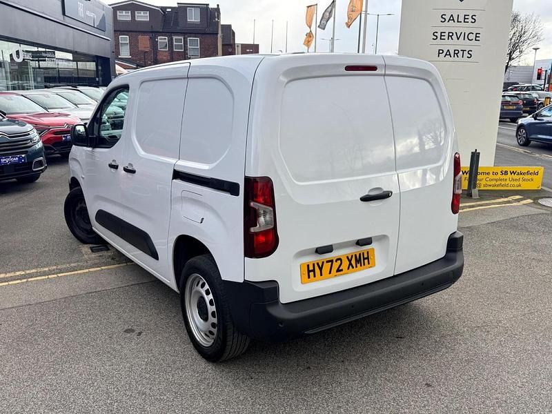 Used Citroën Berlingo 99 HP (72 kW) 2022 White MPV