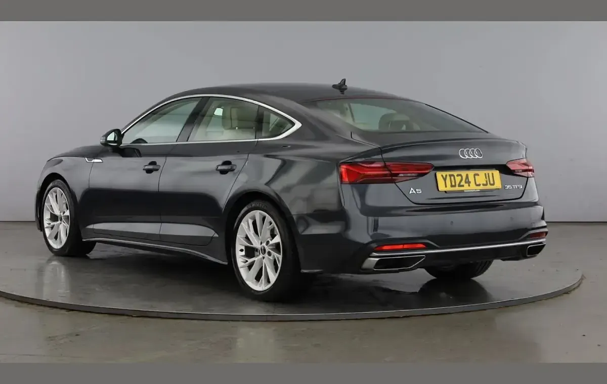 Begagnad Audi A5 Sport 147 HK (108 kW) 2024 Grå Halvkombi