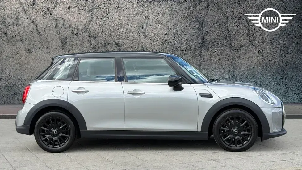 Used Mini Cooper Classic 134 HP (98 kW) 2023 Silver Hatchback
