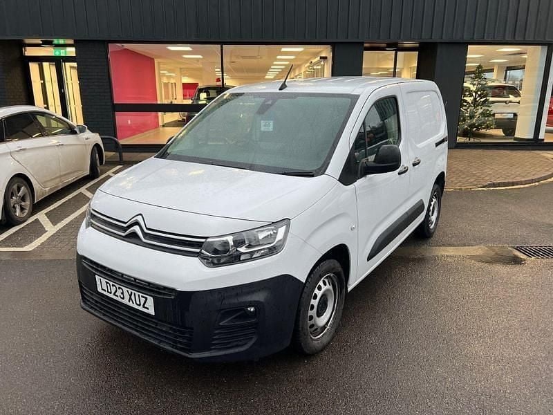 Used Citroën Berlingo 130 HP (95 kW) 2023 White MPV