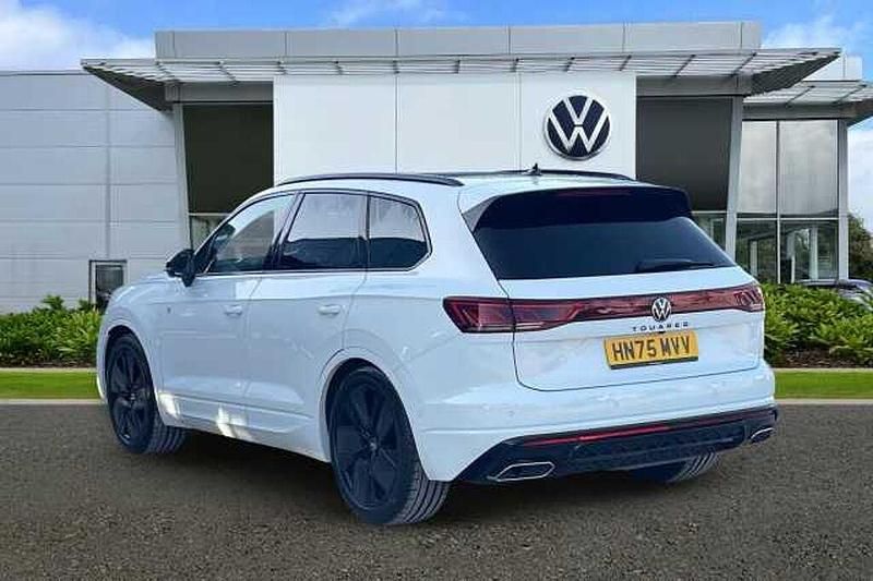 New VW Touareg Black Edition 286 HP (210 kW) 2025 White SUV