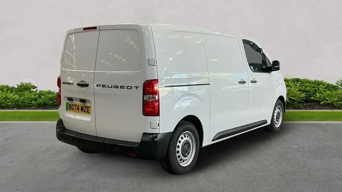Used Peugeot e-Expert 100 kW (136 HP) 2024 White Van