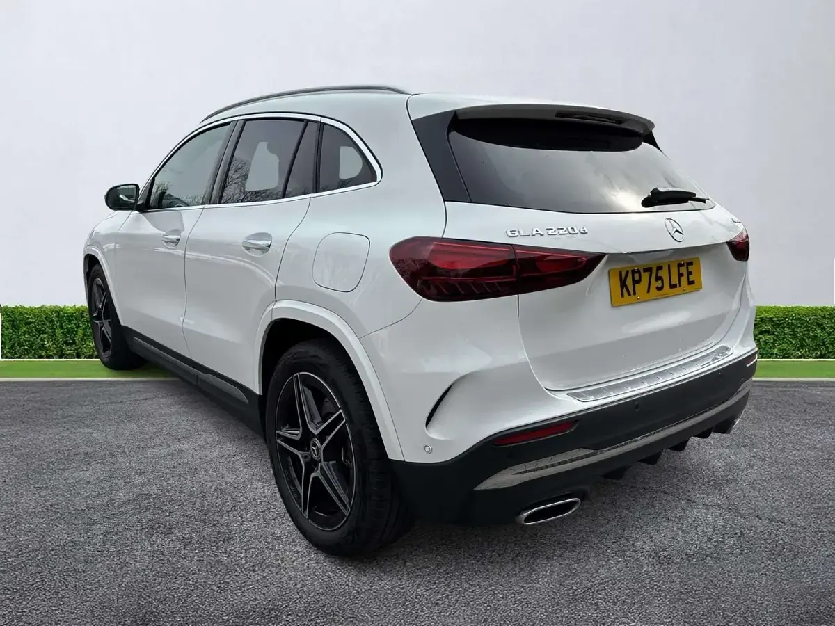 Used Mercedes GLA220 Executive 190 HP (139 kW) 2025 White SUV