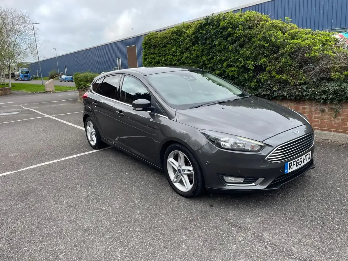 Używany Ford Focus Titanium 2016 Szary Hatchback