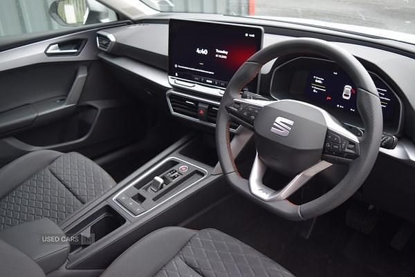 New Seat Leon FR 200 HP (147 kW) 2025 White Hatchback