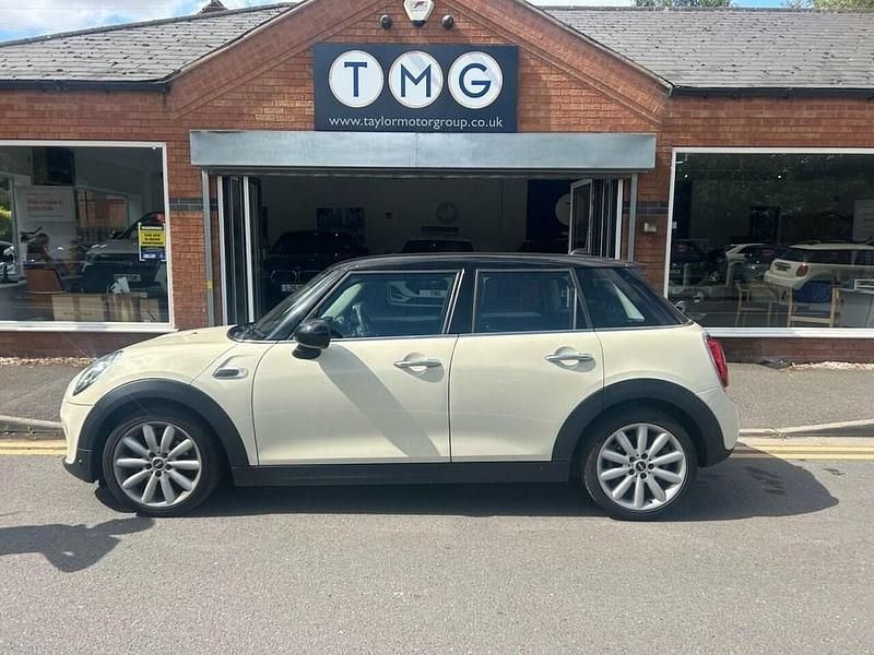 White Used 2018 Mini Cooper Classic Hatchback | £9,995 (Fair price) - Image 1/4