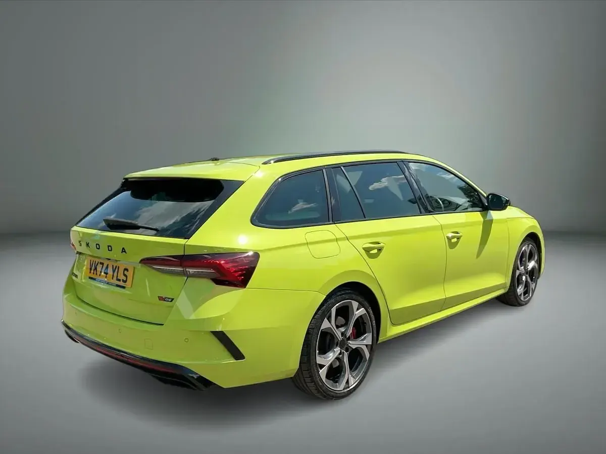 Usado Skoda Octavia vRS 261 CV (191 kW) 2025 Verde Familiar