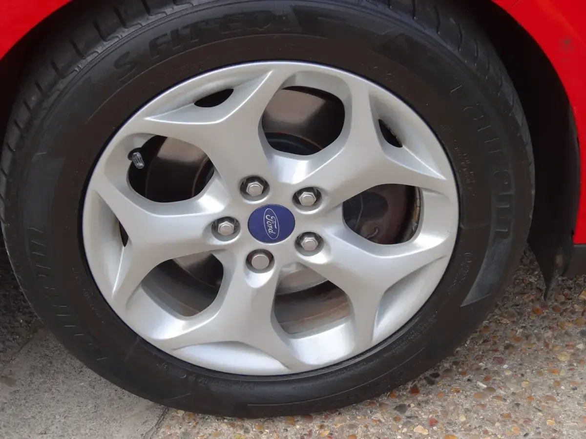 Usado Ford Grand C-Max Zetec 125 HP (91 kW) 2014 Vermelho Monovolume