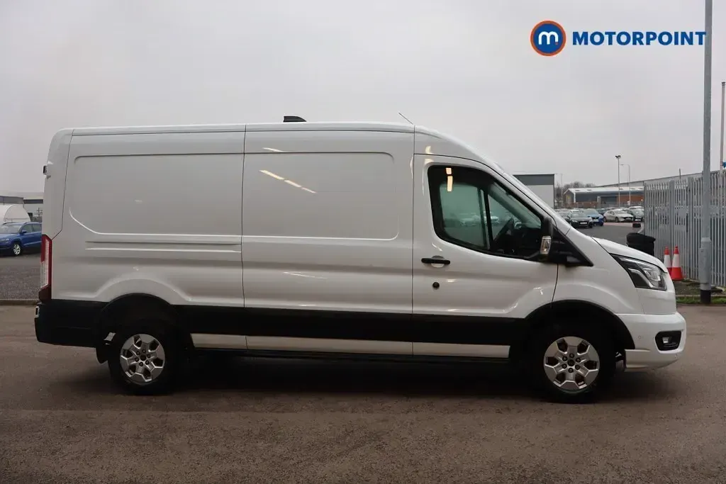 Begagnad Ford Transit Limited 165 HK (121 kW) 2024 Vit Van