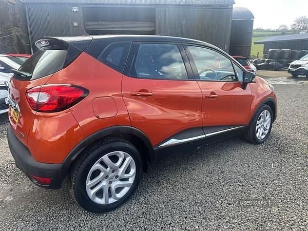 Used Renault Captur Dynamique 90 HP (66 kW) 2017 Orange/black SUV