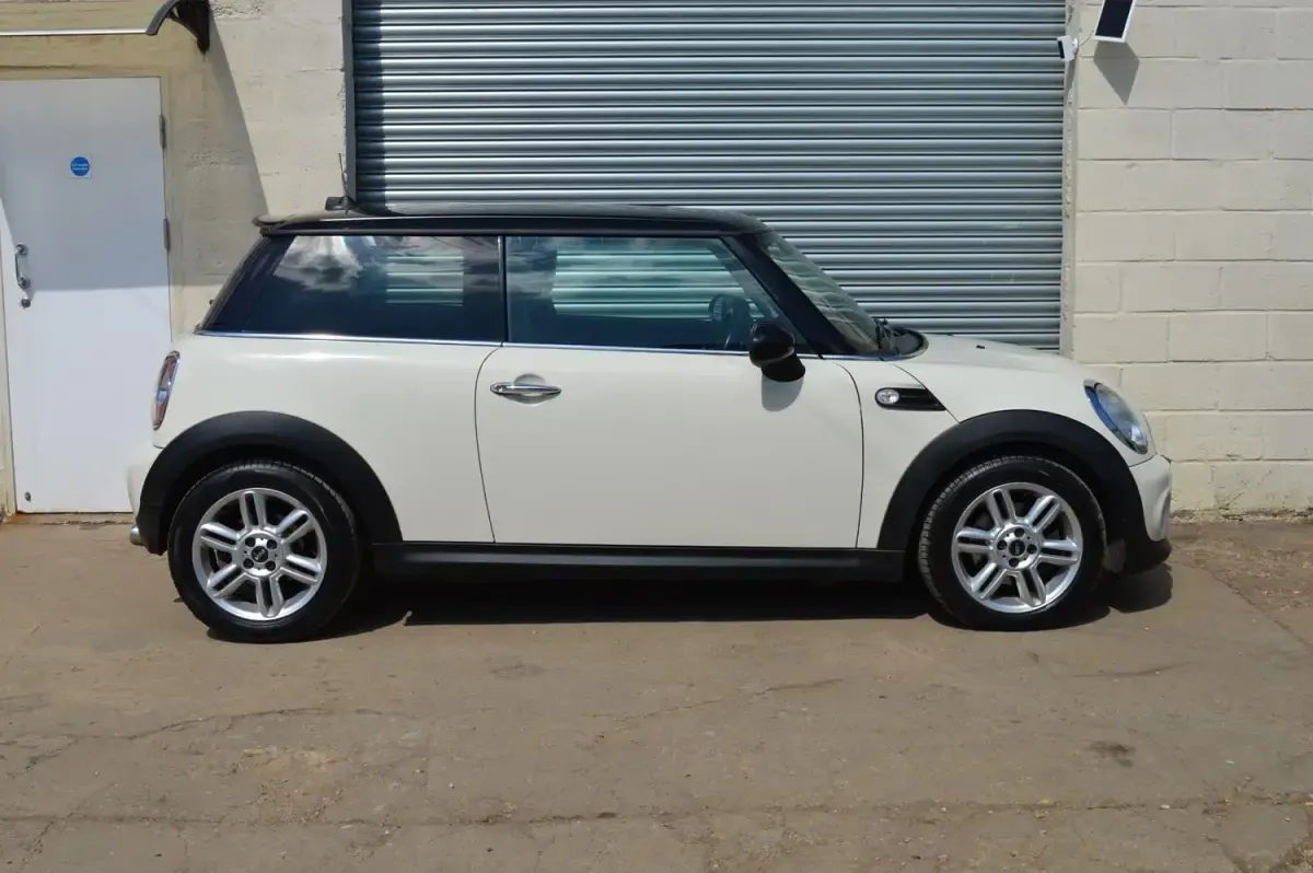 Usado Mini Cooper D Hatch 2013 Branco Citadino