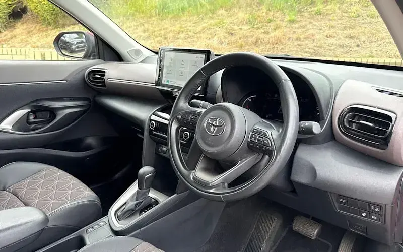 Used Toyota Yaris Cross 116 HP (85 kW) 2023 Red SUV