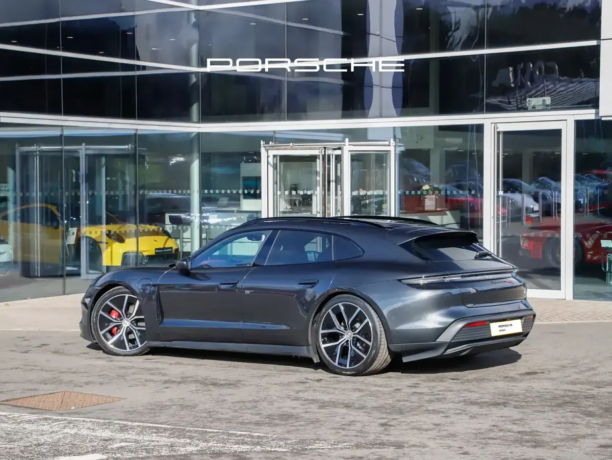 Usado Porsche Taycan Performance Package 11 kW (15 CV) 2024 Gris Familiar