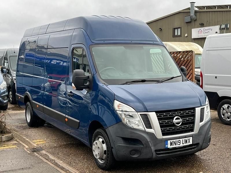 Blue Used 2019 Nissan NV400 SE Van | £16,499 (Fair price) - Image 1/4