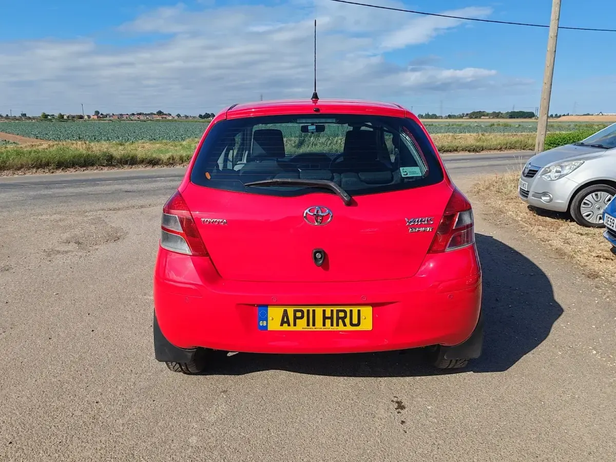 Used Toyota Yaris 69 HP (50 kW) 2011 Red Hatchback