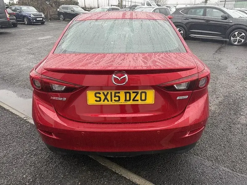 Usado Mazda 3 Inclusive 121 CV (88 kW) 2015 Rojo Berlina