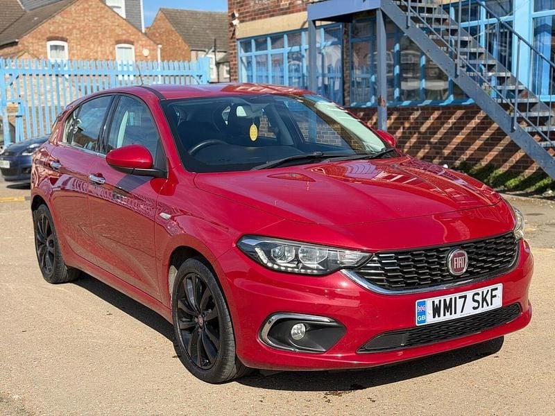 Used Fiat Tipo Lounge 120 HP (88 kW) 2017 Red Hatchback