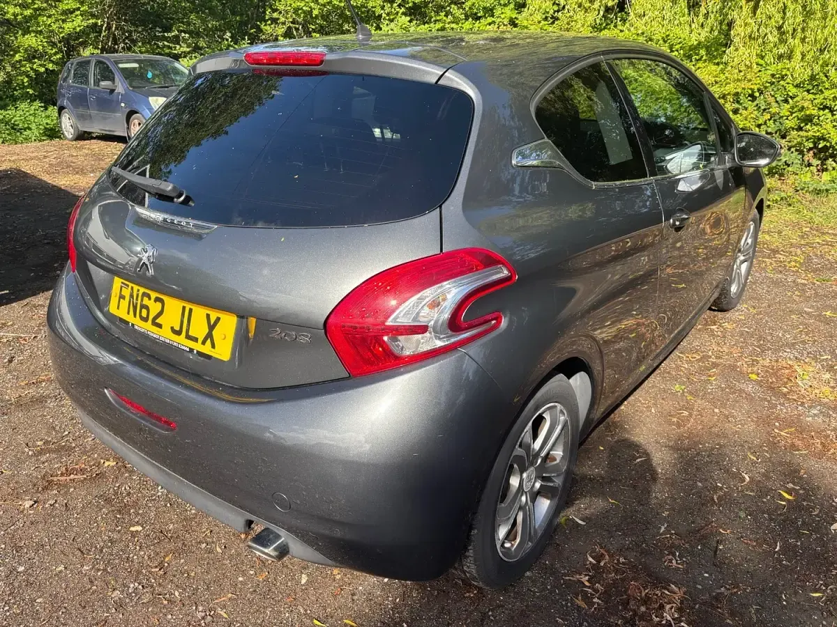 Używany Peugeot 208 Allure 2012 Szary Hatchback