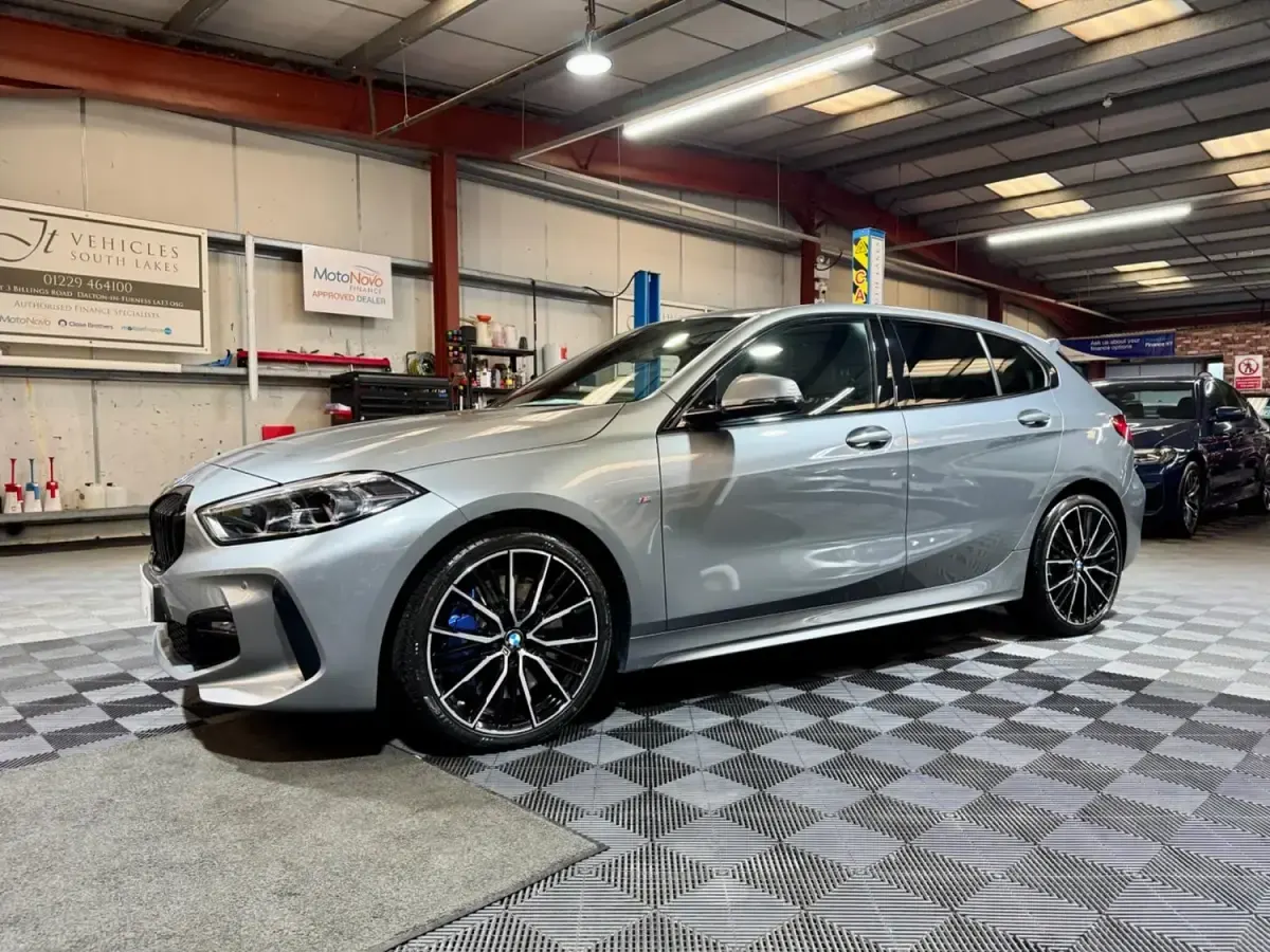 Używany BMW 118 M Sport 2023 Szary Hatchback