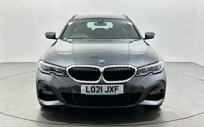 Begagnad BMW 330e M Sport 292 HK (214 kW) 2021 Grå Kombi