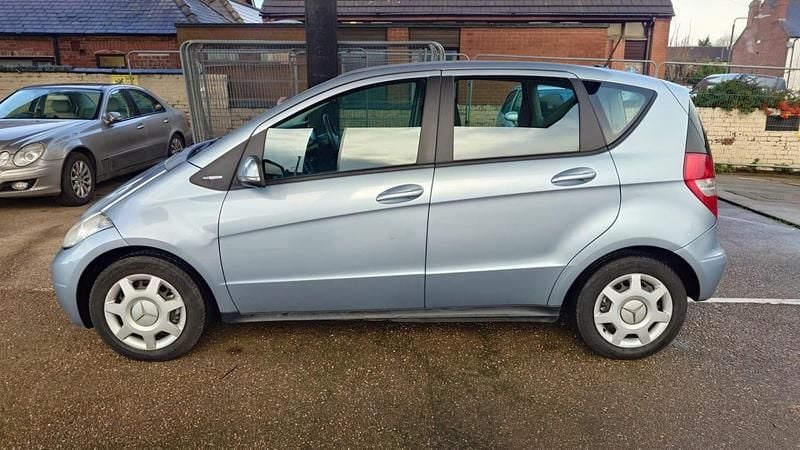 Used Mercedes A160 Classic 95 HP (69 kW) 2010 Blue Hatchback