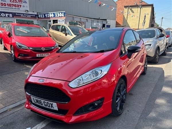 Red Used 2016 Ford Fiesta Zetec Hatchback | £5,995 (A bit pricey) - Image 1/1