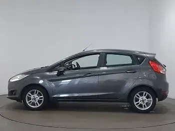 Usado Ford Fiesta Zetec 82 CV (60 kW) 2017 Gris Utilitario