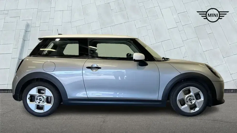 Used Mini Cooper Hatch 154 HP (113 kW) 2024 Silver Hatchback