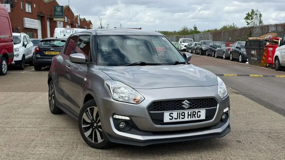 Usado Suzuki Swift 90 CV (66 kW) 2019 Plateado Utilitario