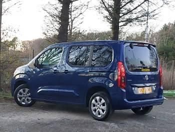 Used Vauxhall Combo 102 HP (75 kW) 2022 Blue Estate